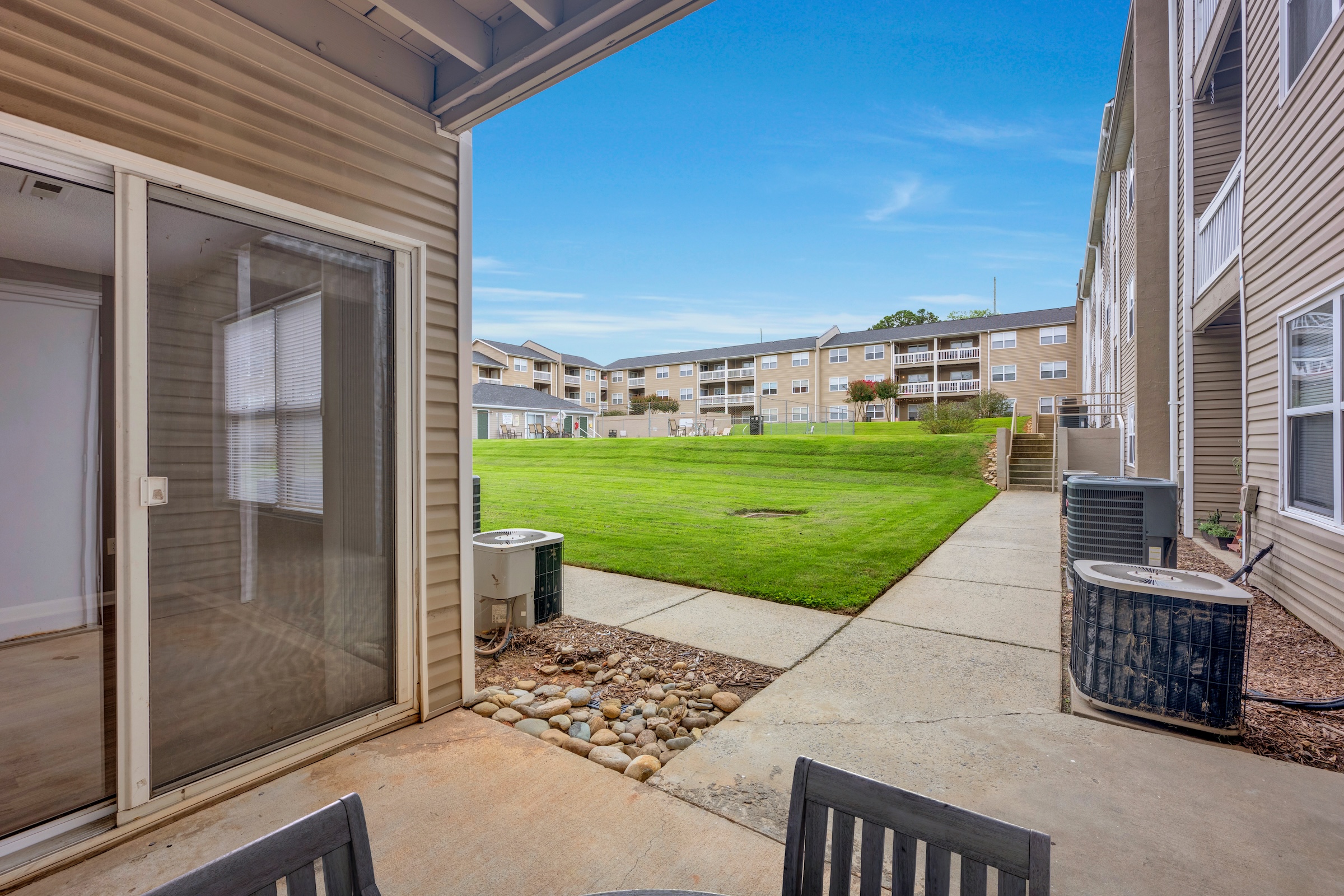 Photo of Melrose Apartment patio looking into courtyard